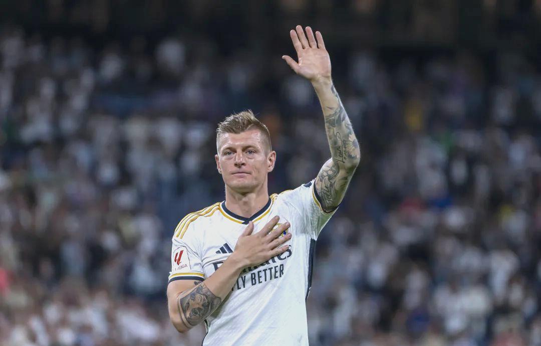 包含集结日拜仁慕尼黑遗憾出局——西甲节点到来，球迷炸锅，年轻球员得到机会的词条