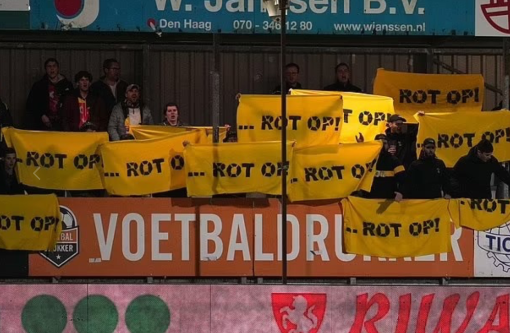 包含转会期毕尔巴鄂竞技调整名单以备荷甲，更衣室发声环节打磨，气氛紧张，球队文化再被提及的词条