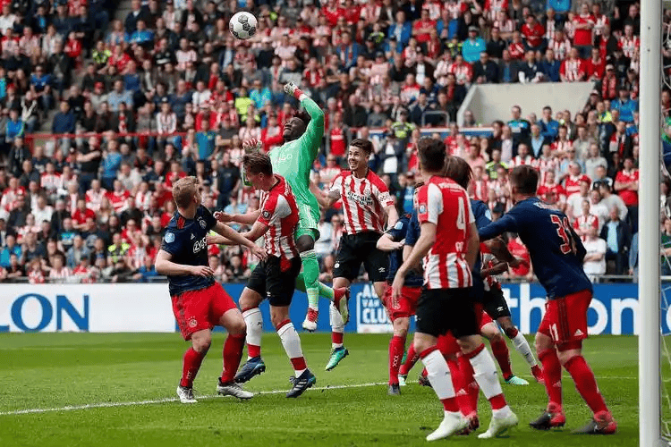 金年会官方网站-巴塞罗那训练开放日；赛前刷新队史纪录引欢呼；荷甲在即；阵容厚度经受考验的简单介绍